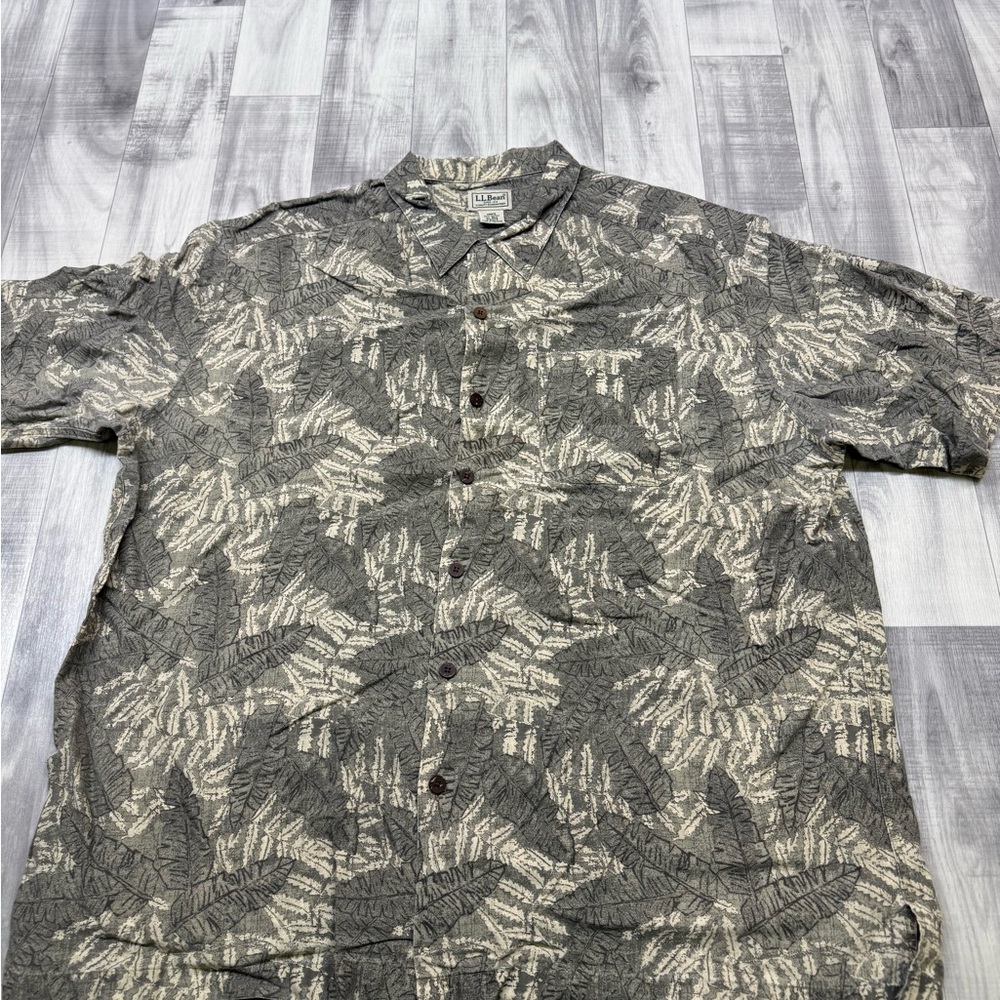 Men's XL Reg L.L. Bean Short Sleeve Button-Down Hawaiian Shirt Palm Leaf Print